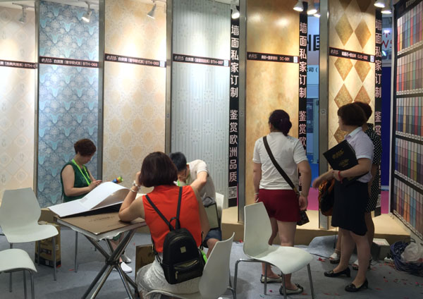 蒙太奇上海展會(huì)：現(xiàn)場(chǎng)訪客爆滿 加盟非?；鸨?></a> </div>
                        <div   id=